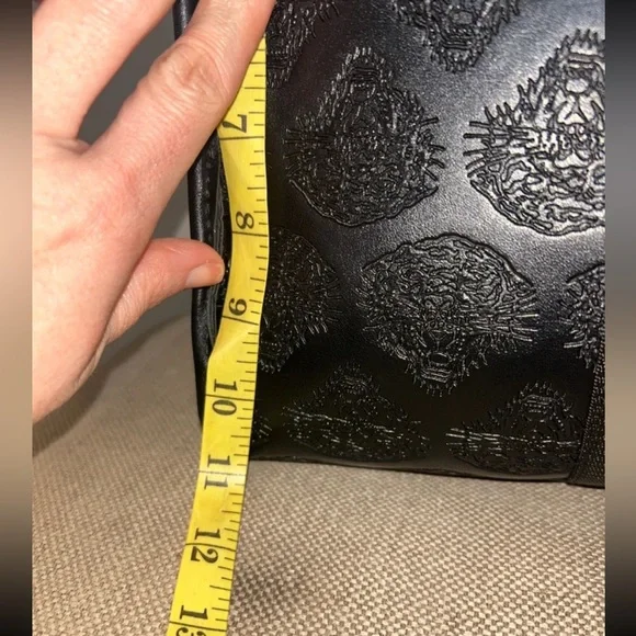 NWT Ed Hardy Black Tiger Embossed Duffel Bag with Guitar Cross Body Straps - Picture 8 of 12